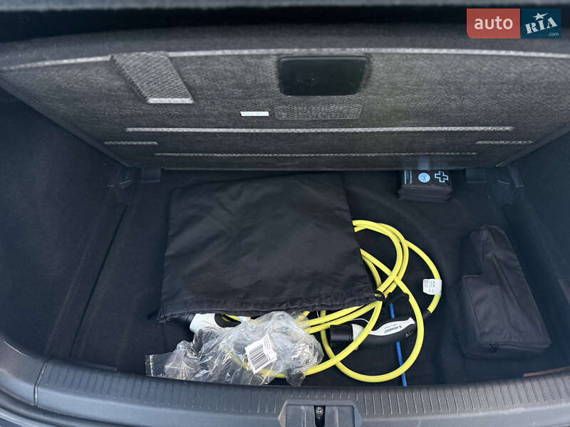 Хетчбек Volkswagen e-Golf 2020 в Бродах