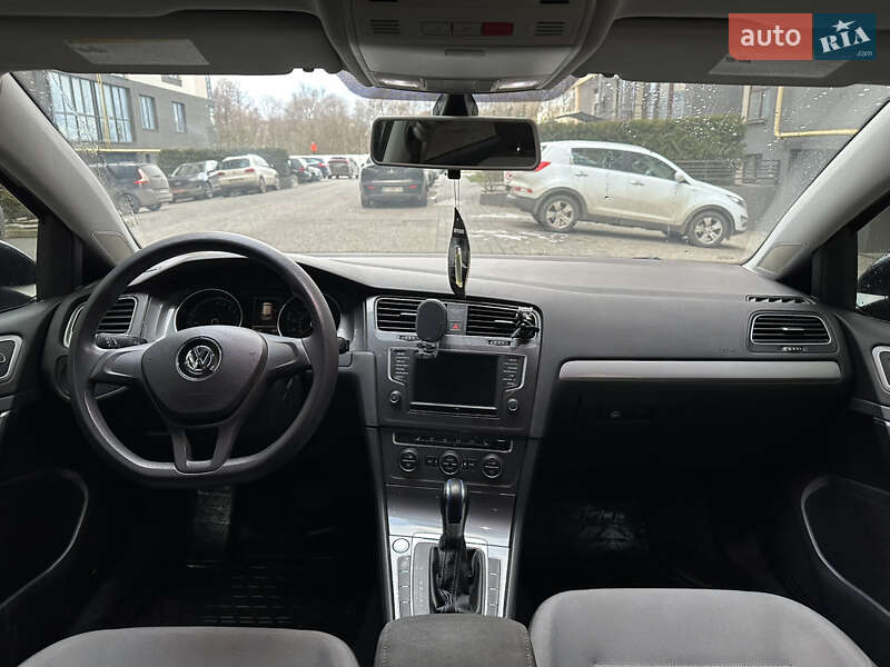 Хетчбек Volkswagen e-Golf 2015 в Івано-Франківську