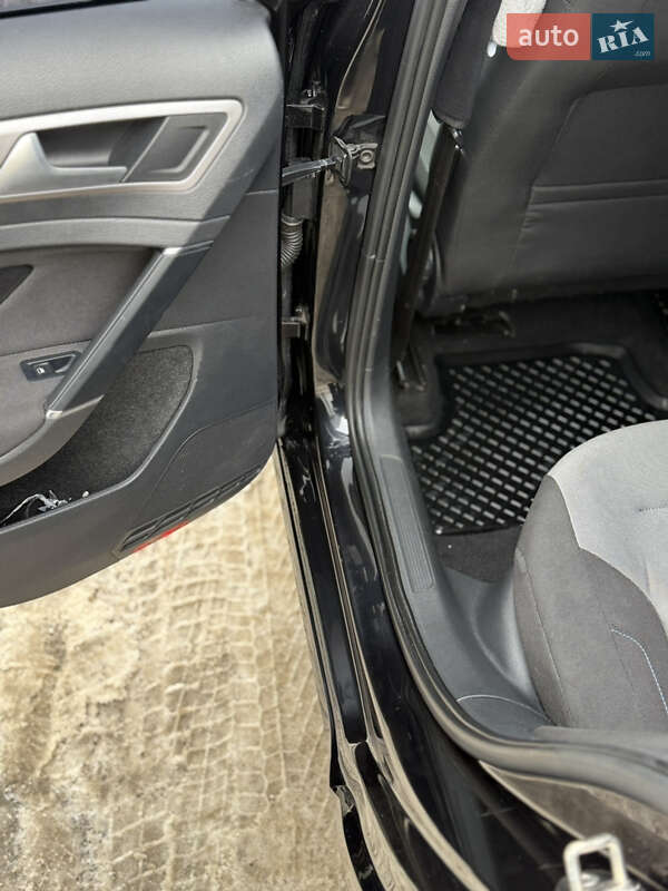 Хетчбек Volkswagen e-Golf 2015 в Житомирі