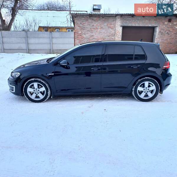 Хэтчбек Volkswagen e-Golf 2016 в Козельце