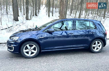 Хэтчбек Volkswagen e-Golf 2015 в Киеве