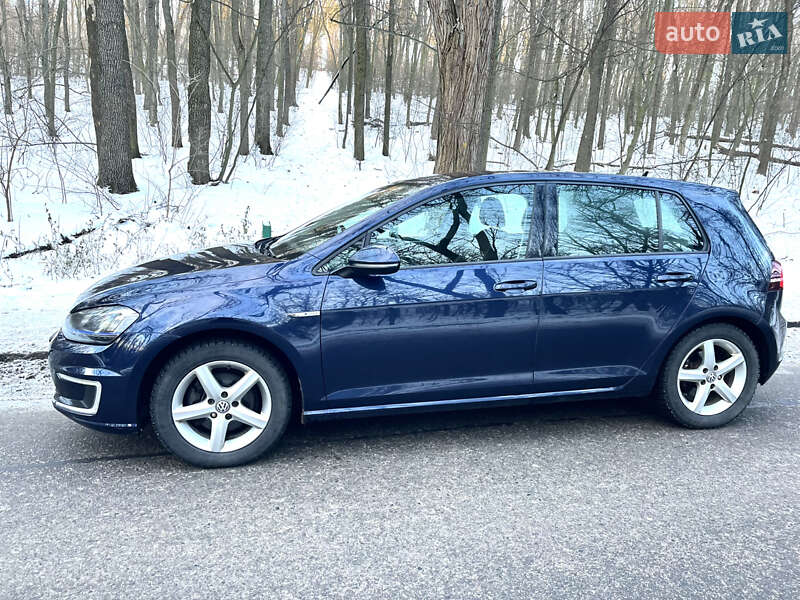 Volkswagen e-Golf 2015