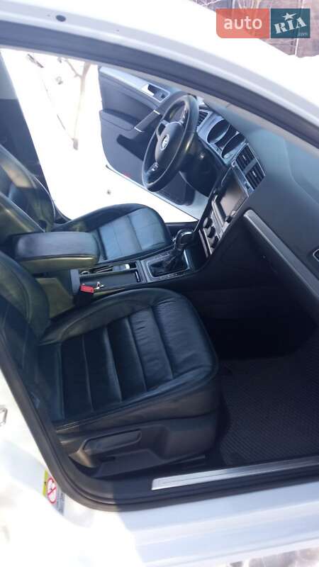 Хетчбек Volkswagen e-Golf 2014 в Житомирі