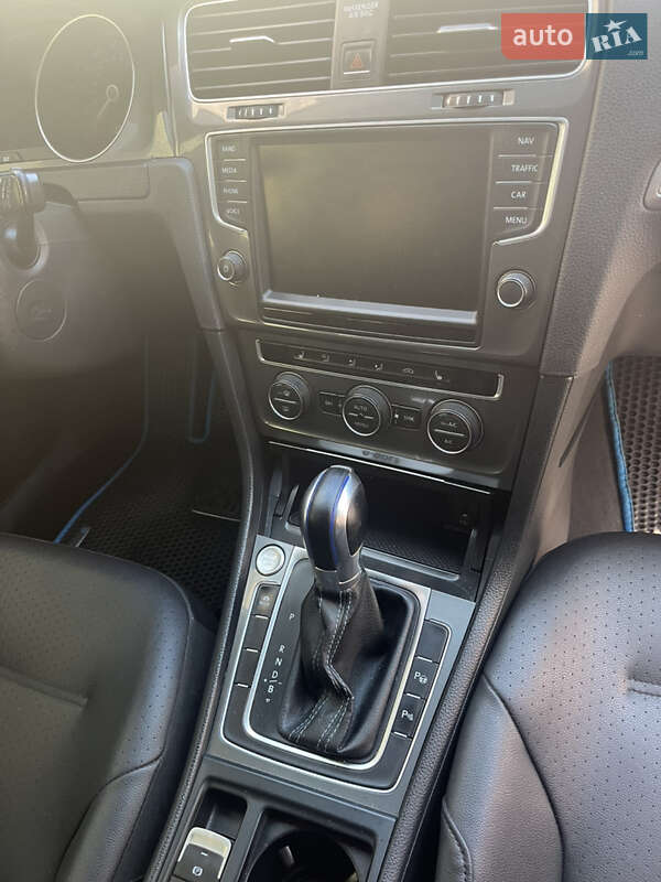 Хэтчбек Volkswagen e-Golf 2016 в Одессе фото 8 Хэтчбек Volkswagen e-Golf 2016 в Одессе