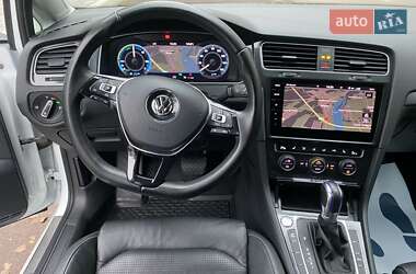 Хэтчбек Volkswagen e-Golf 2017 в Киеве