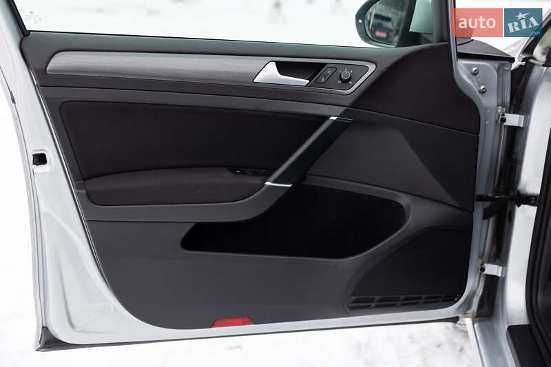 Хэтчбек Volkswagen e-Golf 2019 в Луцке фото 25 Хэтчбек Volkswagen e-Golf 2019 в Луцке