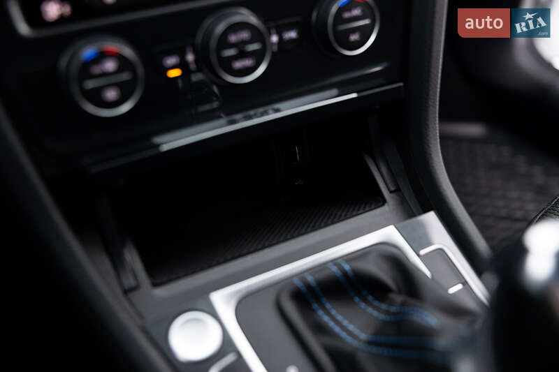 Хэтчбек Volkswagen e-Golf 2019 в Луцке фото 65 Хэтчбек Volkswagen e-Golf 2019 в Луцке