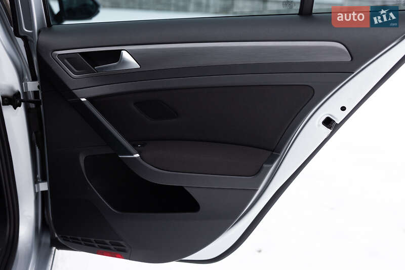 Хэтчбек Volkswagen e-Golf 2019 в Луцке фото 76 Хэтчбек Volkswagen e-Golf 2019 в Луцке