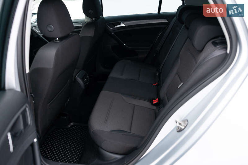 Хэтчбек Volkswagen e-Golf 2019 в Луцке фото 81 Хэтчбек Volkswagen e-Golf 2019 в Луцке