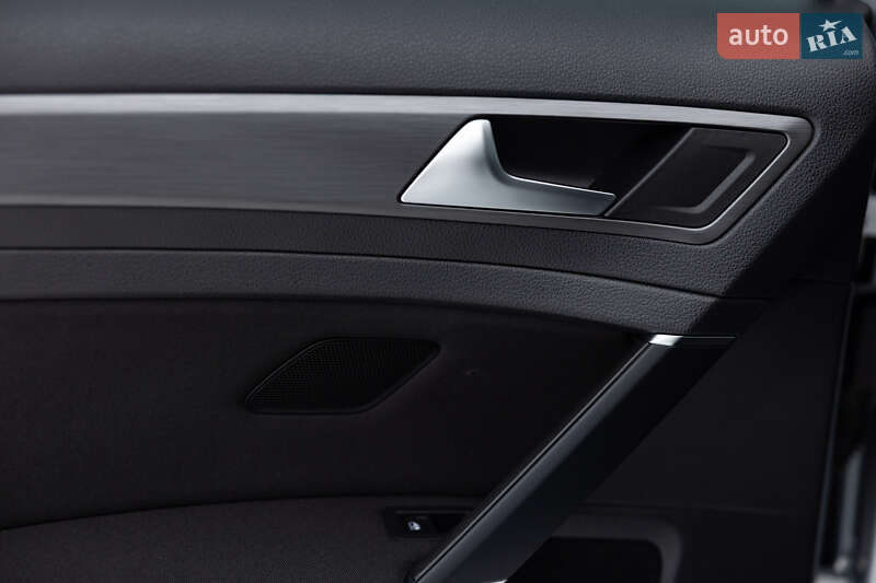 Хэтчбек Volkswagen e-Golf 2019 в Луцке фото 85 Хэтчбек Volkswagen e-Golf 2019 в Луцке