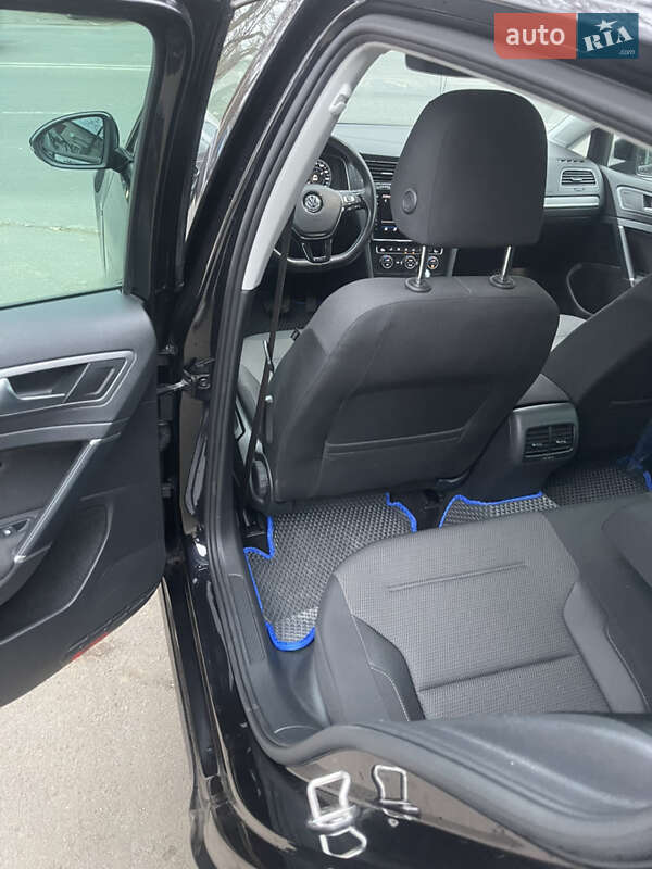 Хэтчбек Volkswagen e-Golf 2019 в Одессе фото 80 Хэтчбек Volkswagen e-Golf 2019 в Одессе