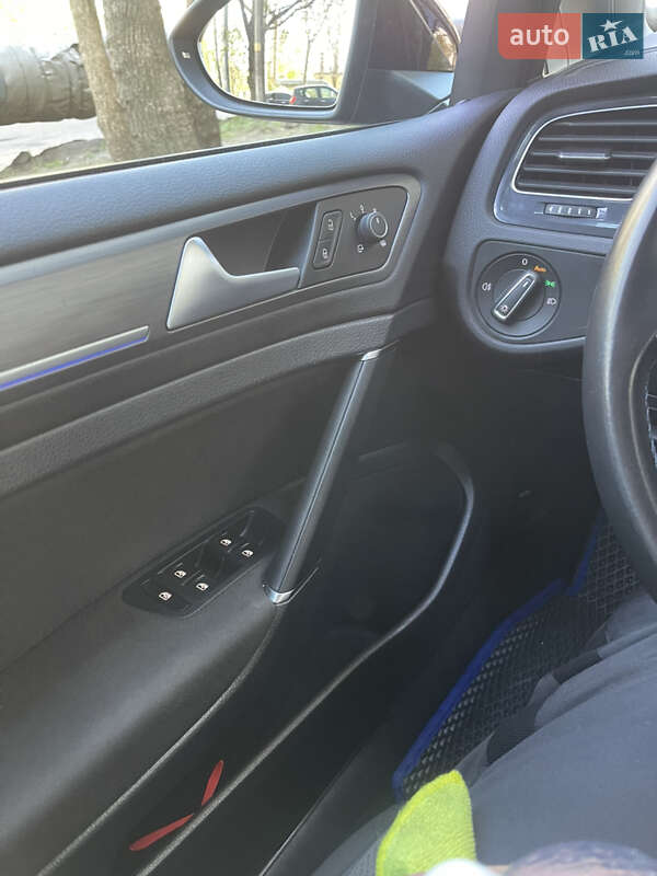 Хэтчбек Volkswagen e-Golf 2019 в Одессе фото 47 Хэтчбек Volkswagen e-Golf 2019 в Одессе