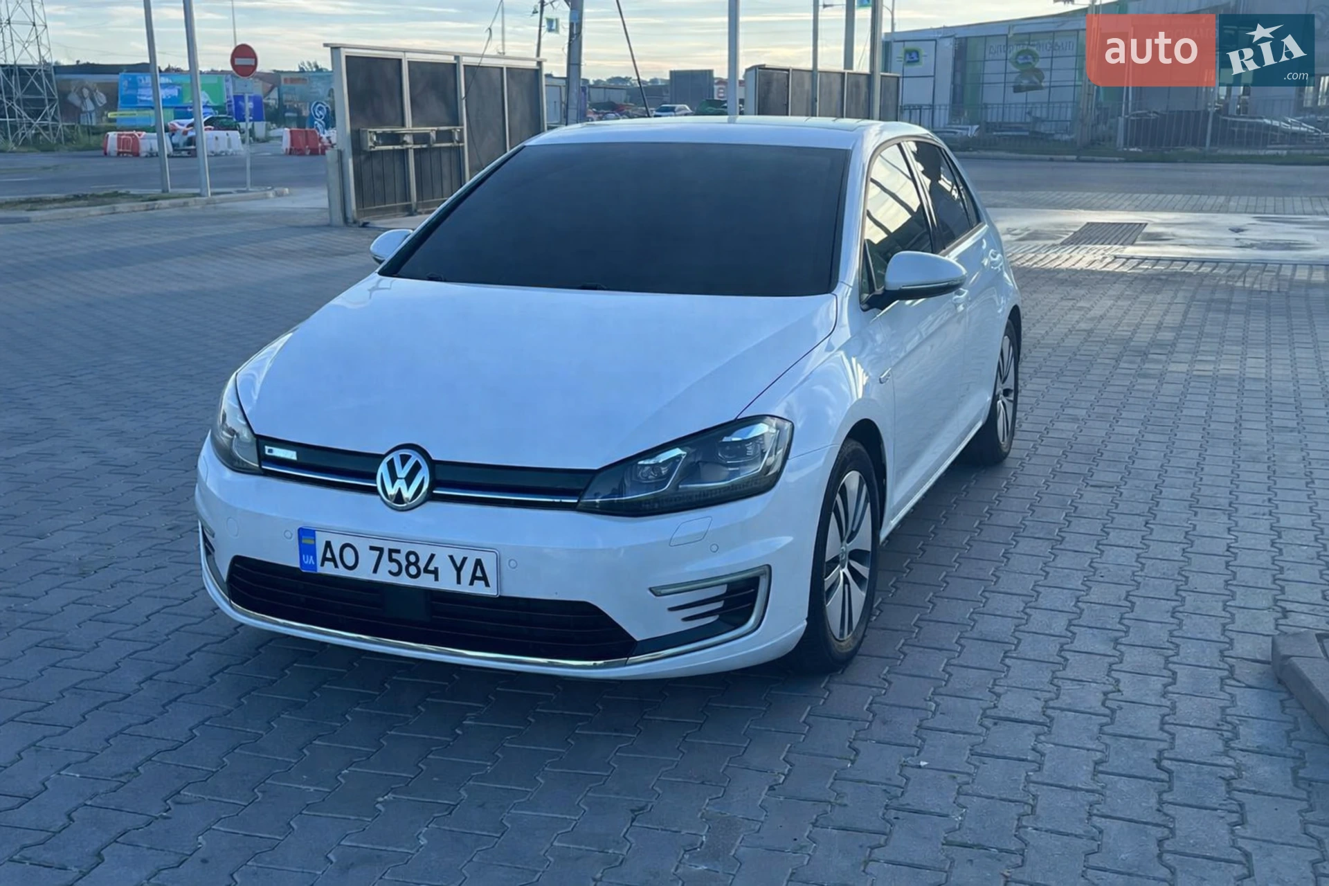 2020 Volkswagen Golf - мініатюра 2