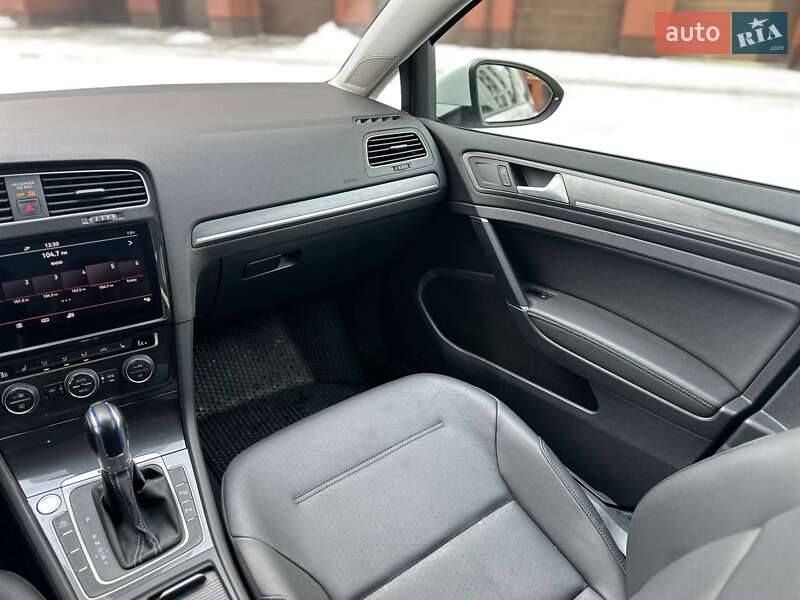 Хэтчбек Volkswagen e-Golf 2019 в Ивано-Франковске