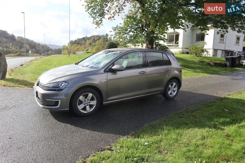 Volkswagen e-Golf 2015