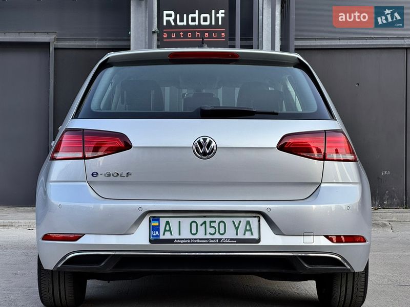 Хэтчбек Volkswagen e-Golf 2019 в Киеве