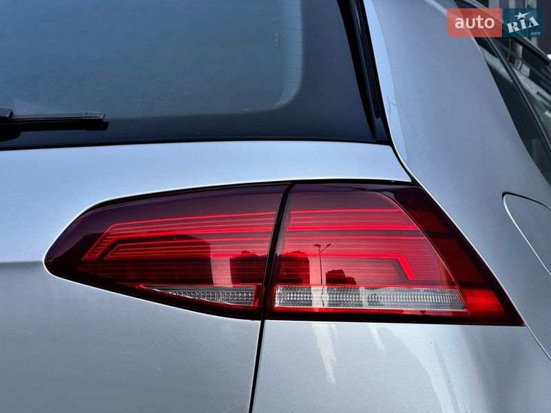 Хэтчбек Volkswagen e-Golf 2019 в Киеве