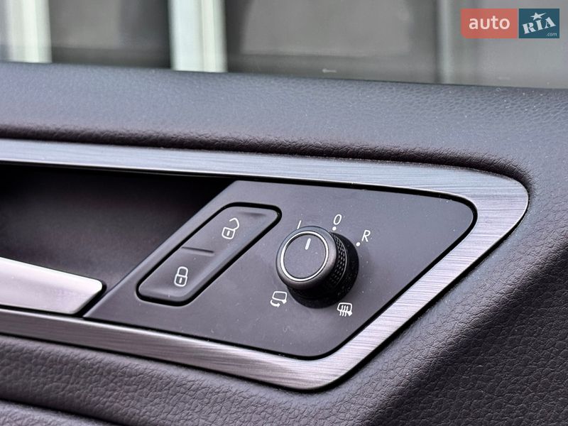 Хэтчбек Volkswagen e-Golf 2019 в Киеве