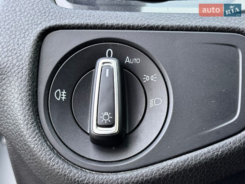 Хэтчбек Volkswagen e-Golf 2019 в Киеве