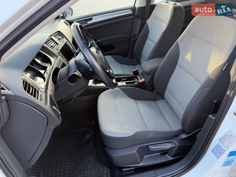 Хэтчбек Volkswagen e-Golf 2014 в Владимире