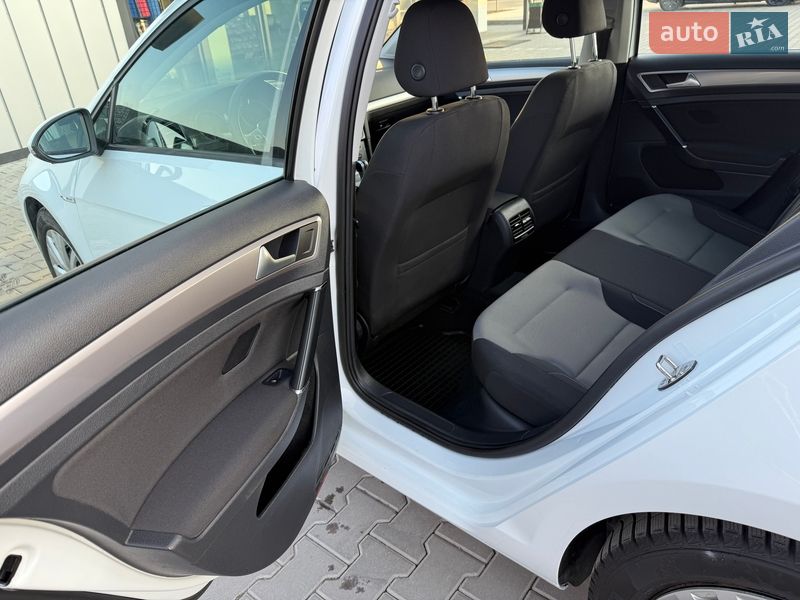 Хэтчбек Volkswagen e-Golf 2014 в Владимире