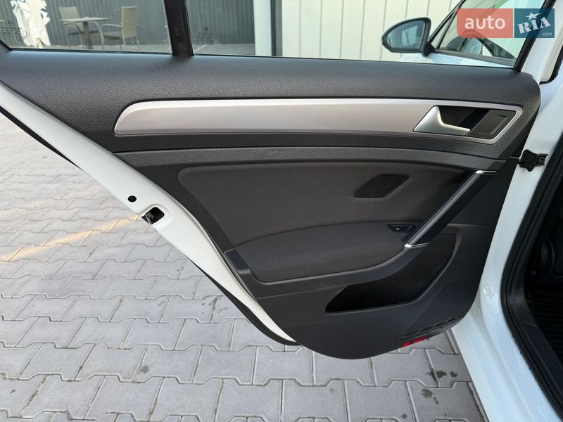 Хэтчбек Volkswagen e-Golf 2014 в Владимире