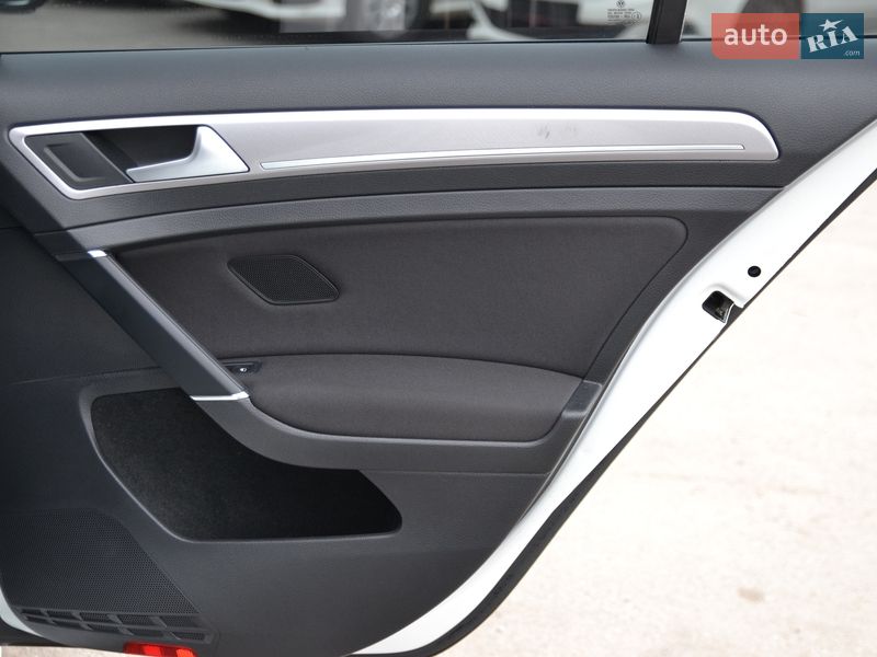 Хэтчбек Volkswagen e-Golf 2015 в Луцке