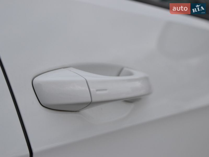 Хэтчбек Volkswagen e-Golf 2015 в Луцке