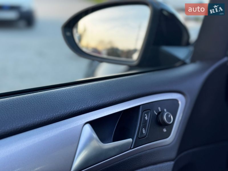 Хэтчбек Volkswagen e-Golf 2015 в Чорткове