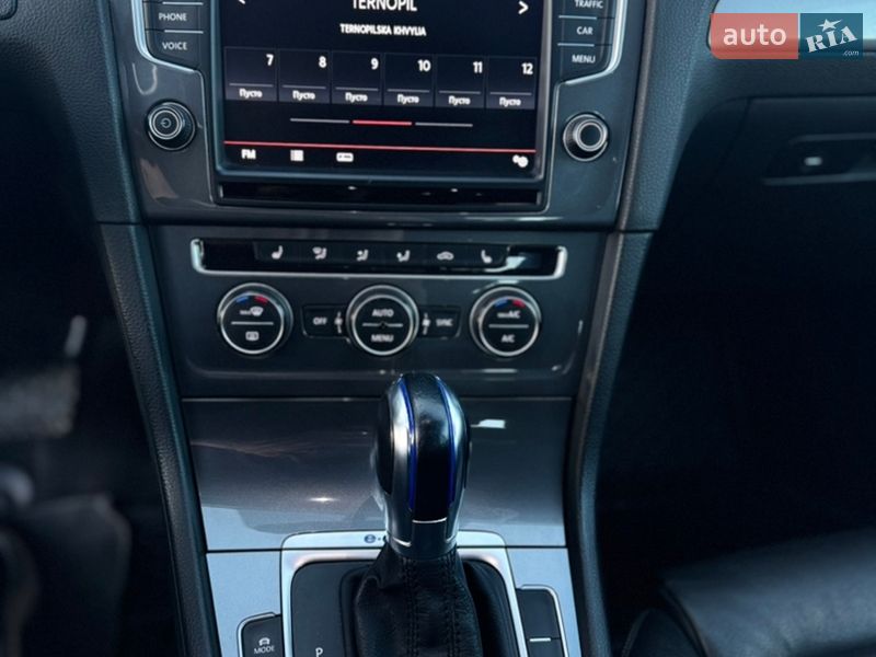 Хэтчбек Volkswagen e-Golf 2015 в Чорткове