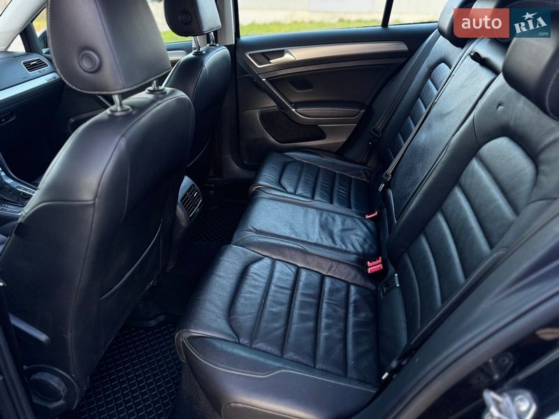 Хэтчбек Volkswagen e-Golf 2015 в Чорткове