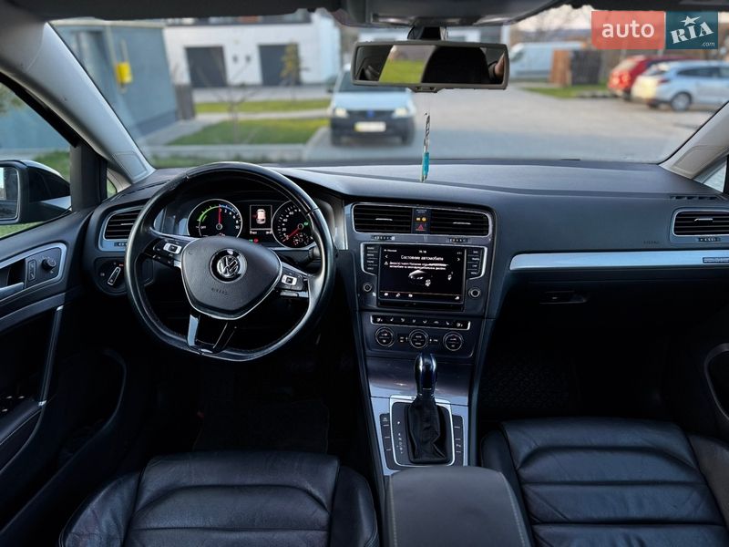 Хэтчбек Volkswagen e-Golf 2015 в Чорткове