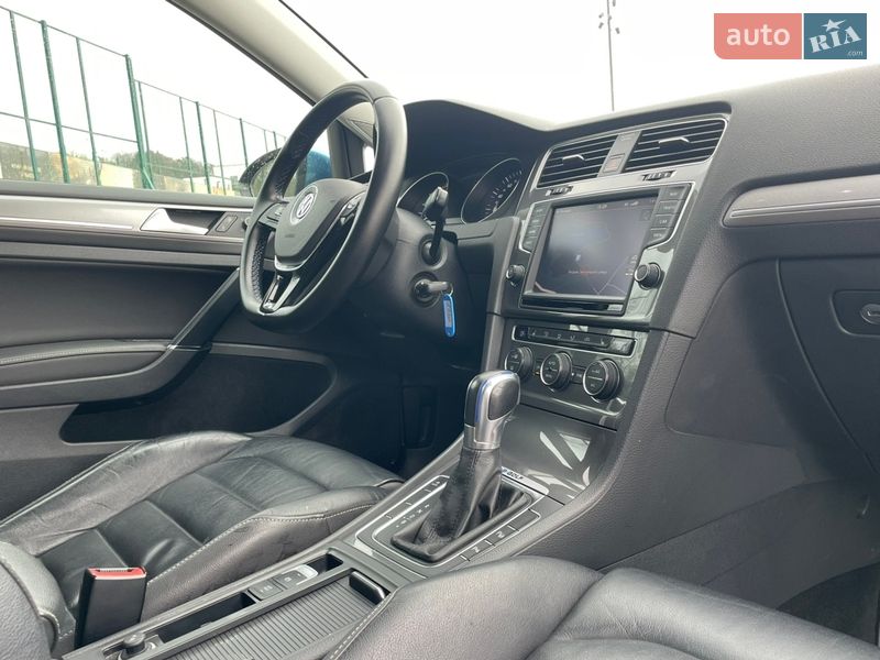 Хэтчбек Volkswagen e-Golf 2016 в Львове