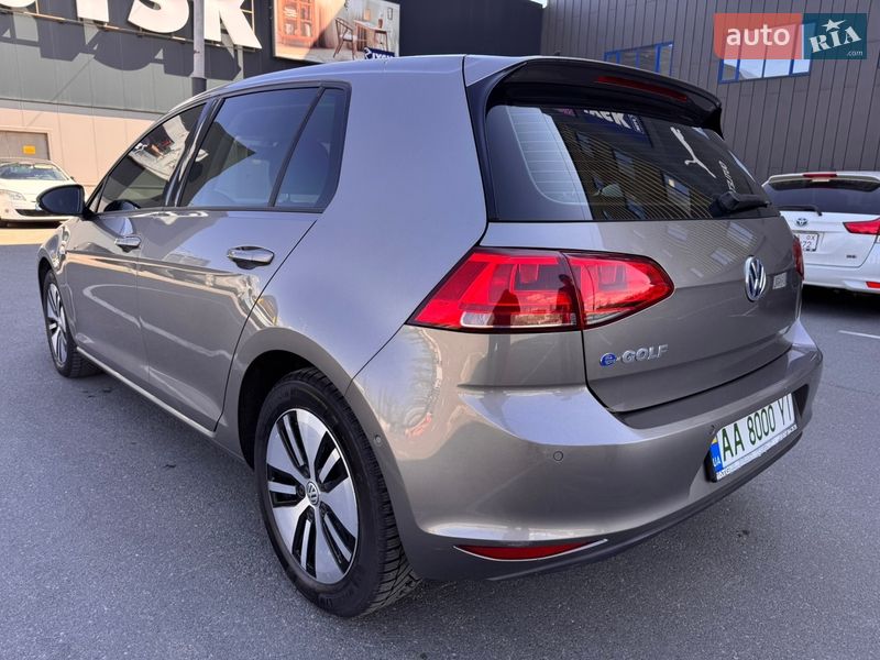 Хэтчбек Volkswagen e-Golf 2016 в Киеве