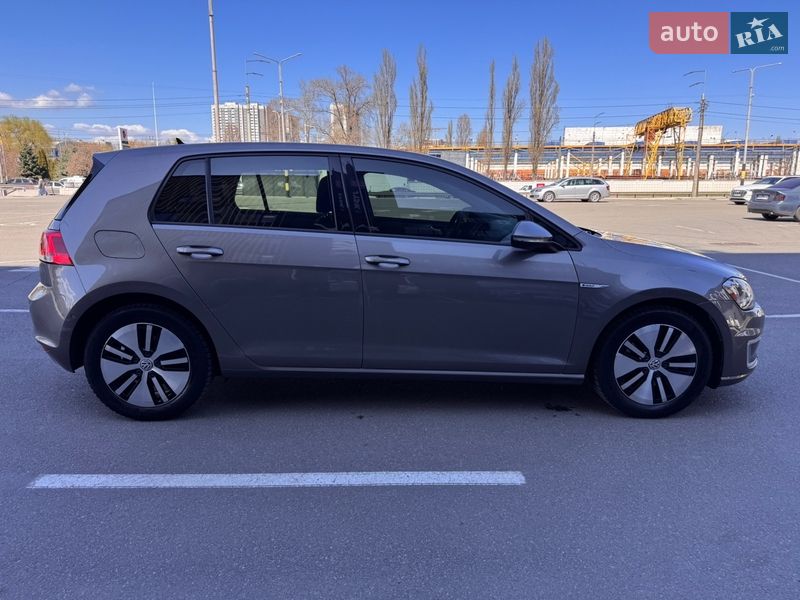Хэтчбек Volkswagen e-Golf 2016 в Киеве
