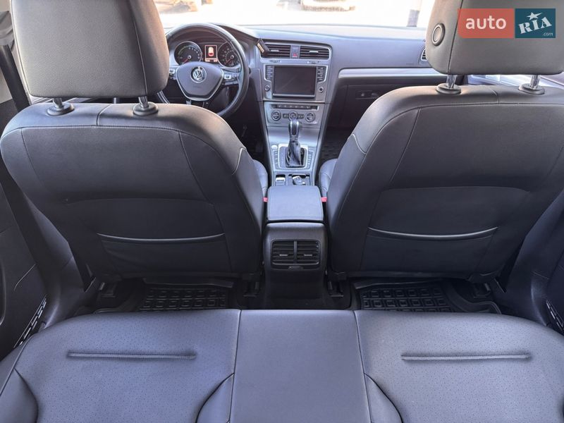 Хэтчбек Volkswagen e-Golf 2016 в Киеве