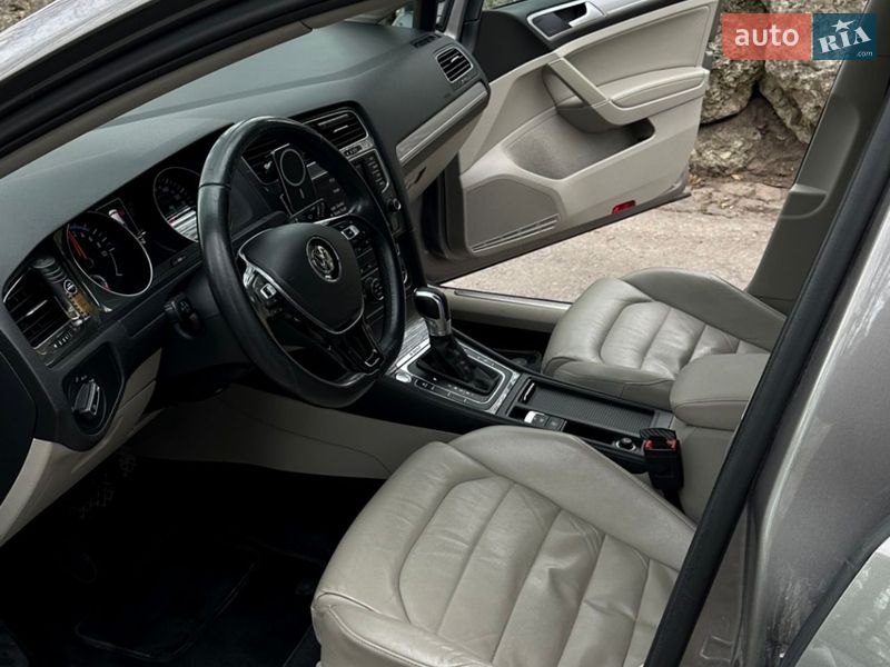 Хэтчбек Volkswagen e-Golf 2015 в Тернополе