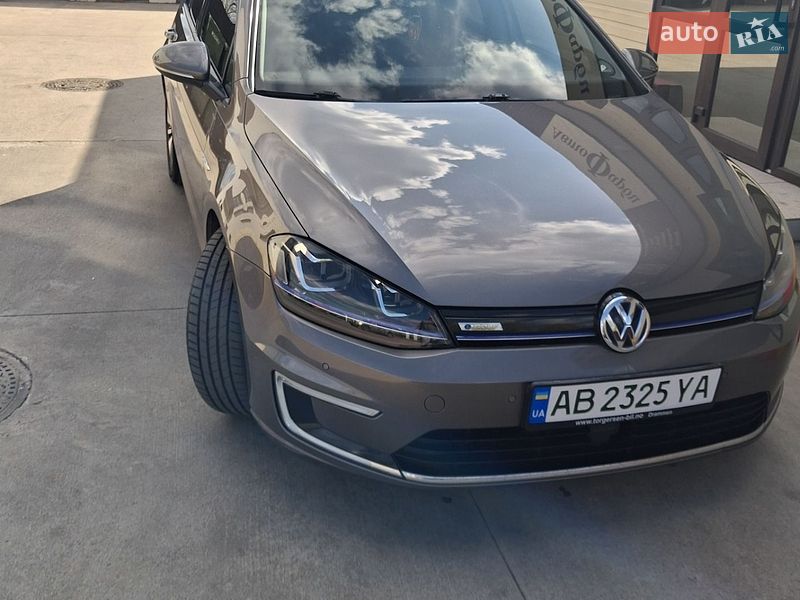 Volkswagen e-Golf 2015