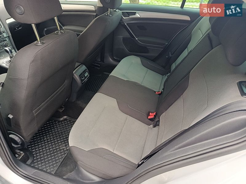 Хэтчбек Volkswagen e-Golf 2015 в Львове