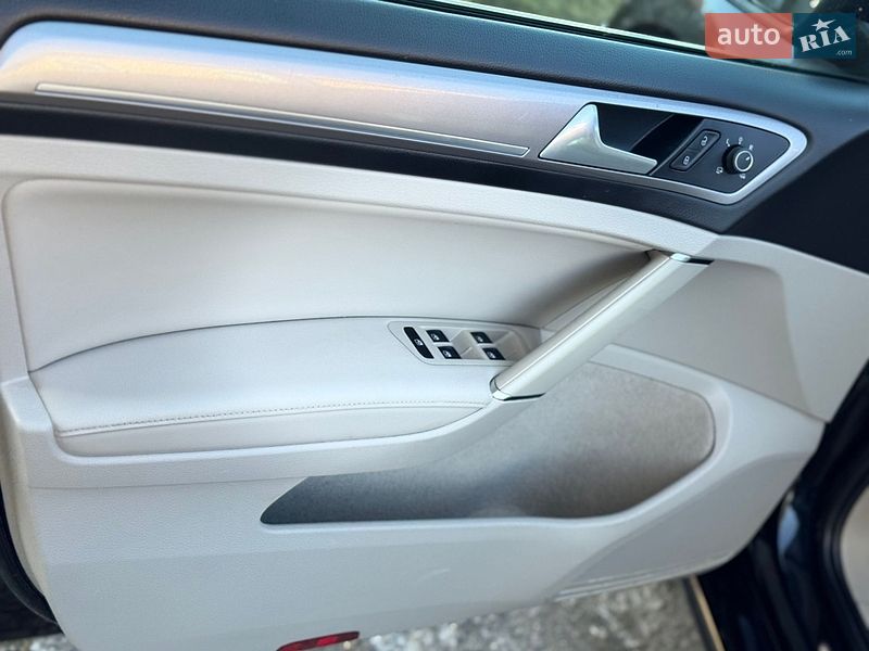 Хэтчбек Volkswagen e-Golf 2016 в Дрогобыче