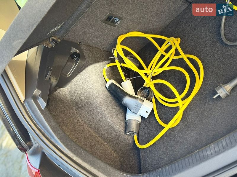 Хэтчбек Volkswagen e-Golf 2016 в Дрогобыче