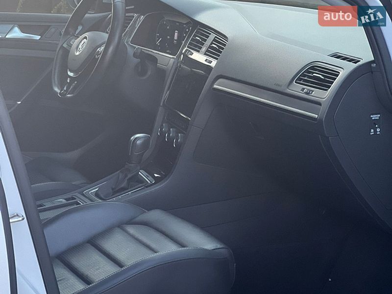 Хетчбек Volkswagen e-Golf 2019 в Києві