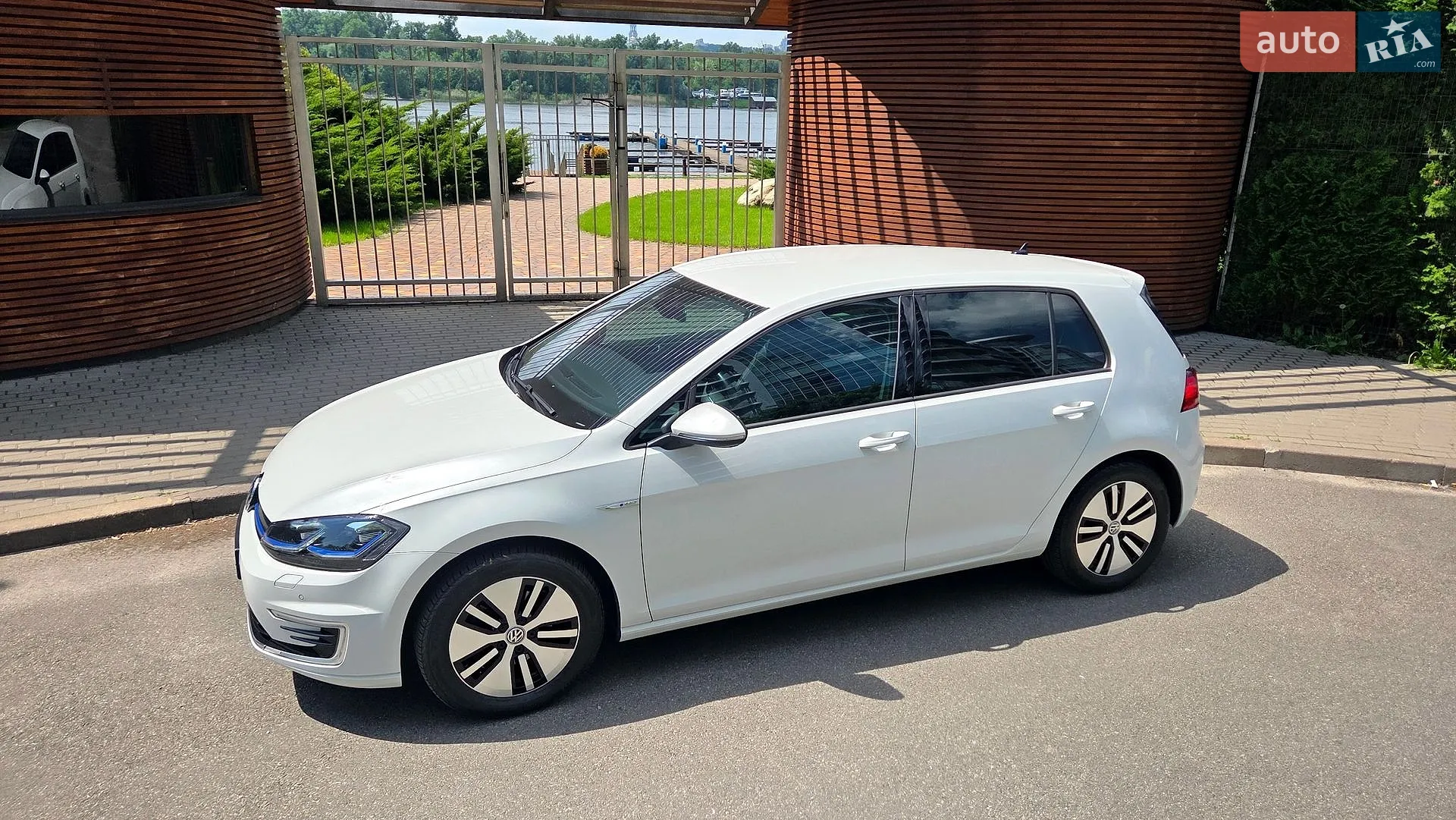 2020 Volkswagen Golf - мініатюра 2