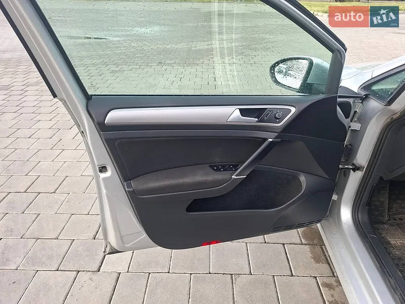 Volkswagen e-Golf 2015 VIN WVWKP7AU4FW906530 фото оголошення 9 з 68