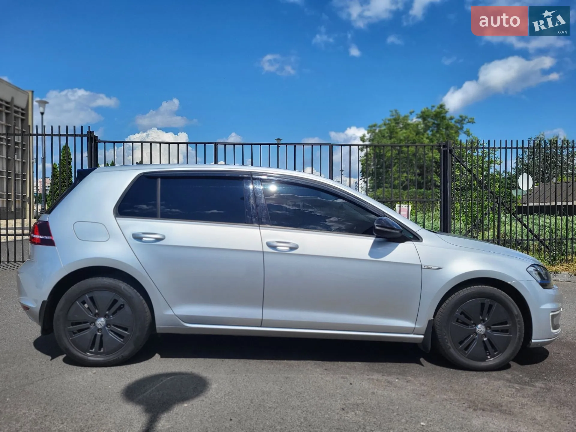 Volkswagen e-Golf 2015 VIN WVWZZZAUZGW902630 фото оголошення 8 з 73