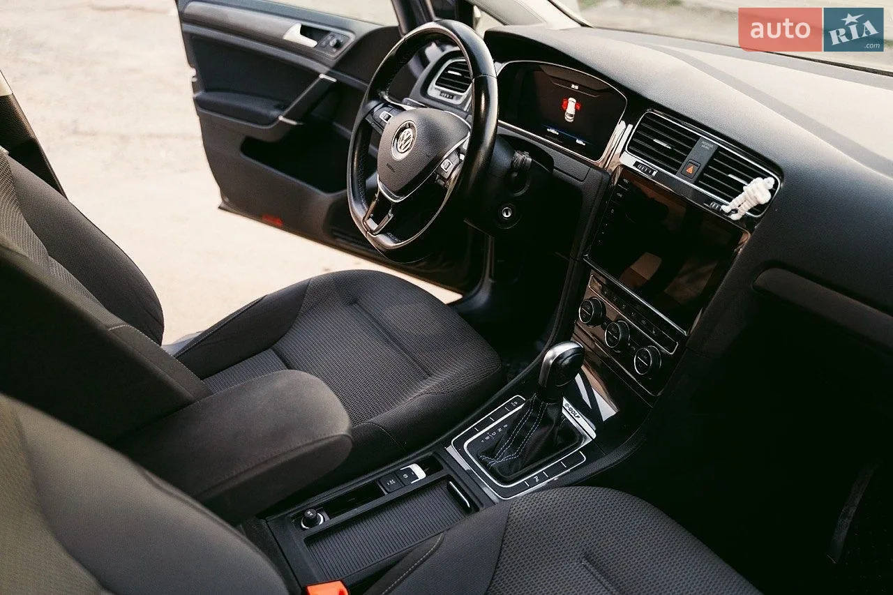 2019 Volkswagen Golf - мініатюра 2