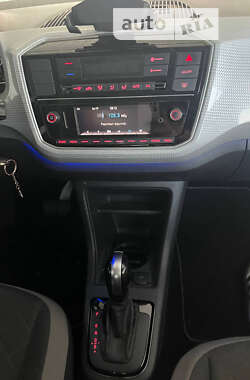Хэтчбек Volkswagen e-Up 2020 в 