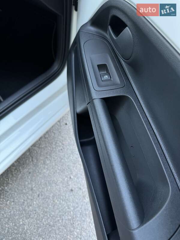 Хэтчбек Volkswagen e-Up 2022 в Запорожье