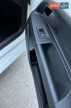 Хэтчбек Volkswagen e-Up 2022 в 