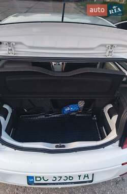 Хэтчбек Volkswagen e-Up 2015 в 